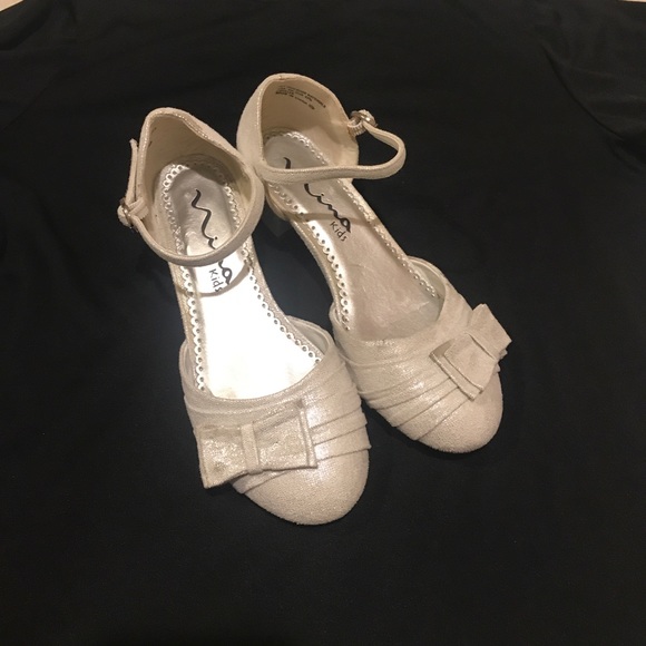 Nina Kids silver dress shoe 2M - Picture 2 of 8